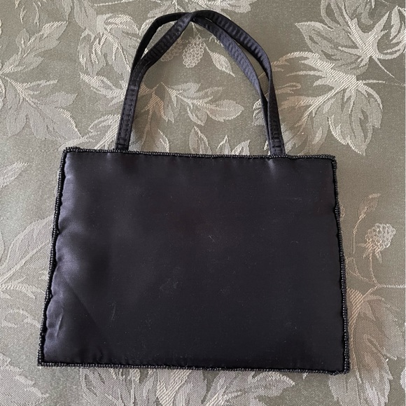 Reaction Kenneth Cole Small Skinny Purse - Black. - Picture 2 of 3